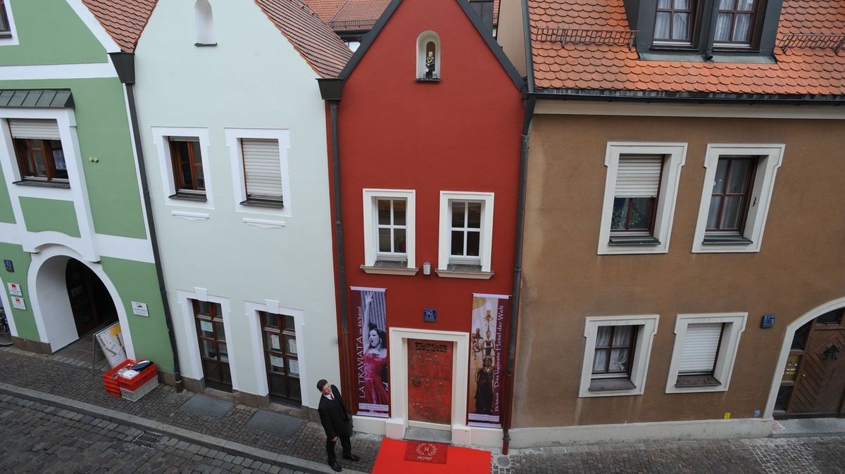 Nejmenší hotel světa mají v Německu. Na šířku má sotva dva a půl metru